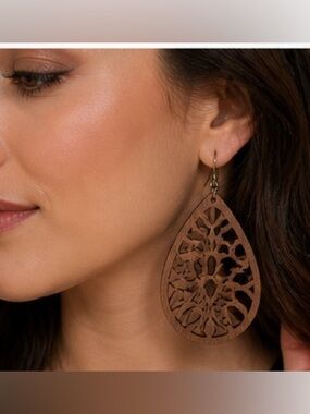 5/25 ✨✨ Handcrafted Brown Teardrop Wood Filigree Earrings